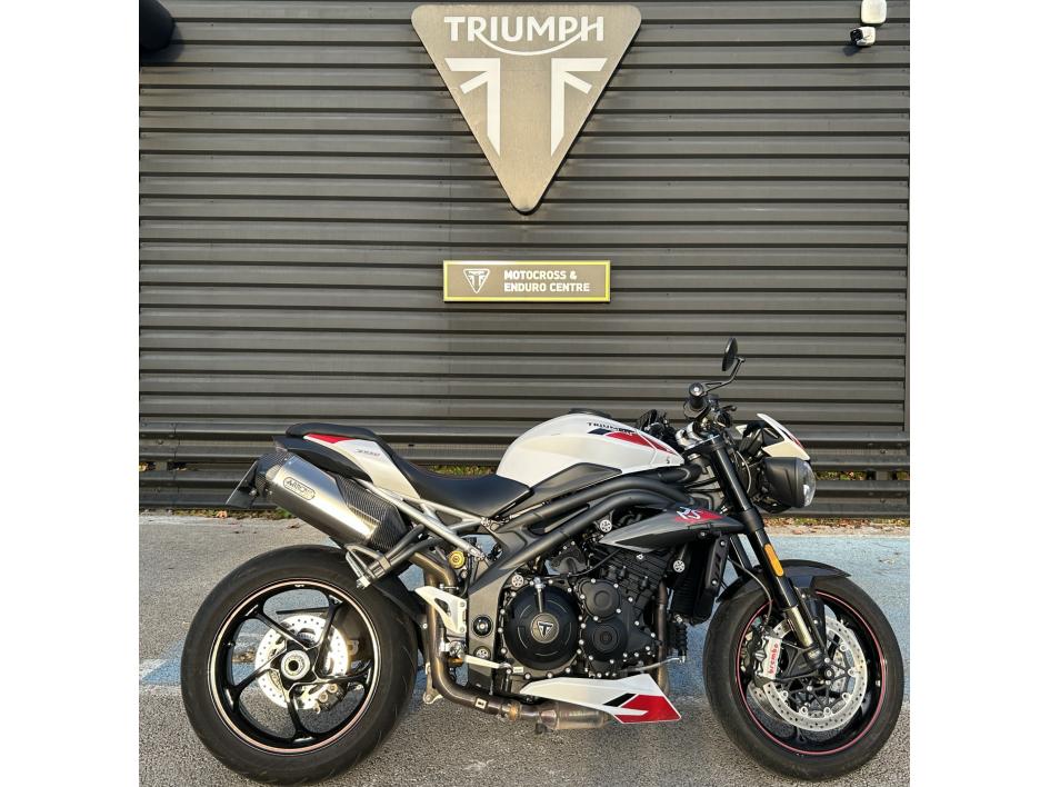 TRIUMPH SPEED TRIPLE 1050 RS