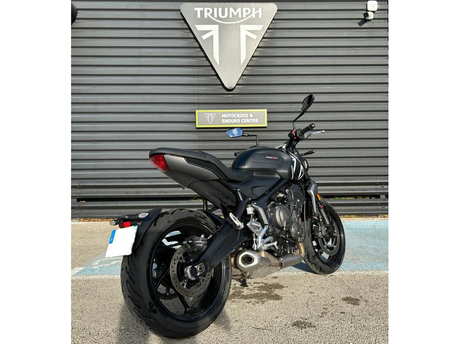 TRIUMPH TRIDENT 660