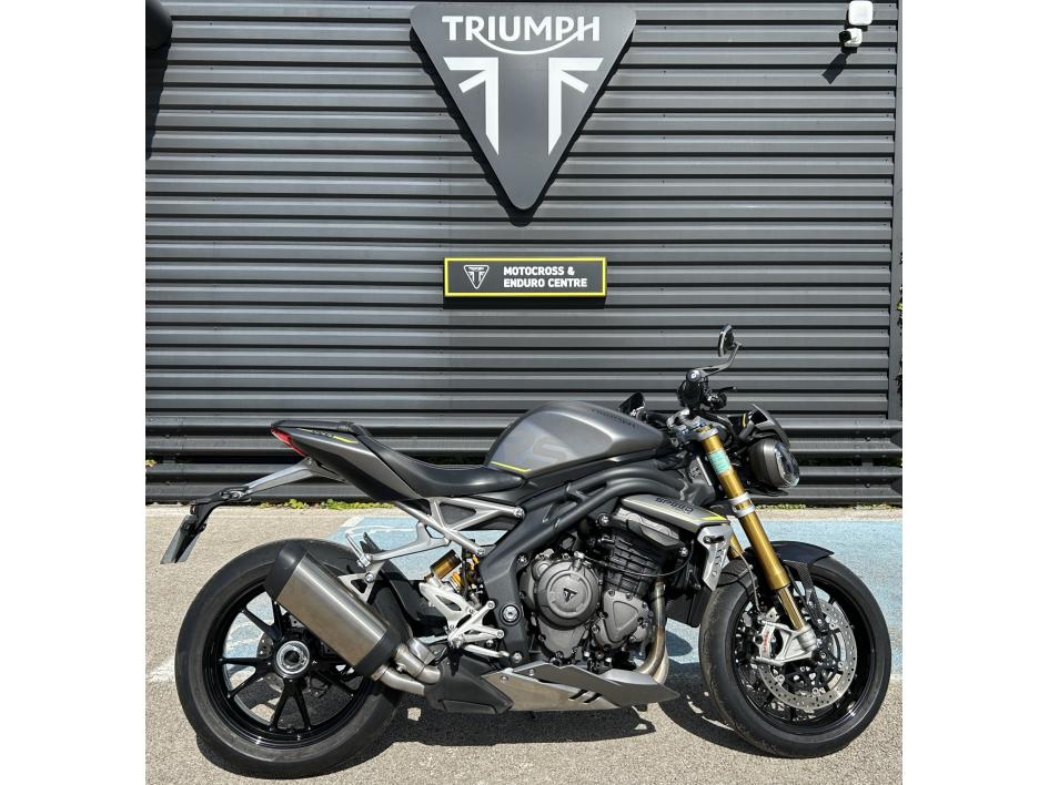 TRIUMPH SPEED TRIPLE 1200 RS