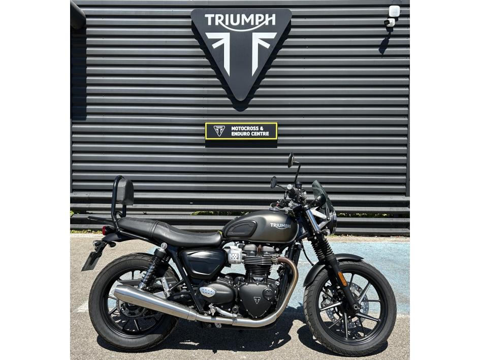 TRIUMPH STREET TWIN  900