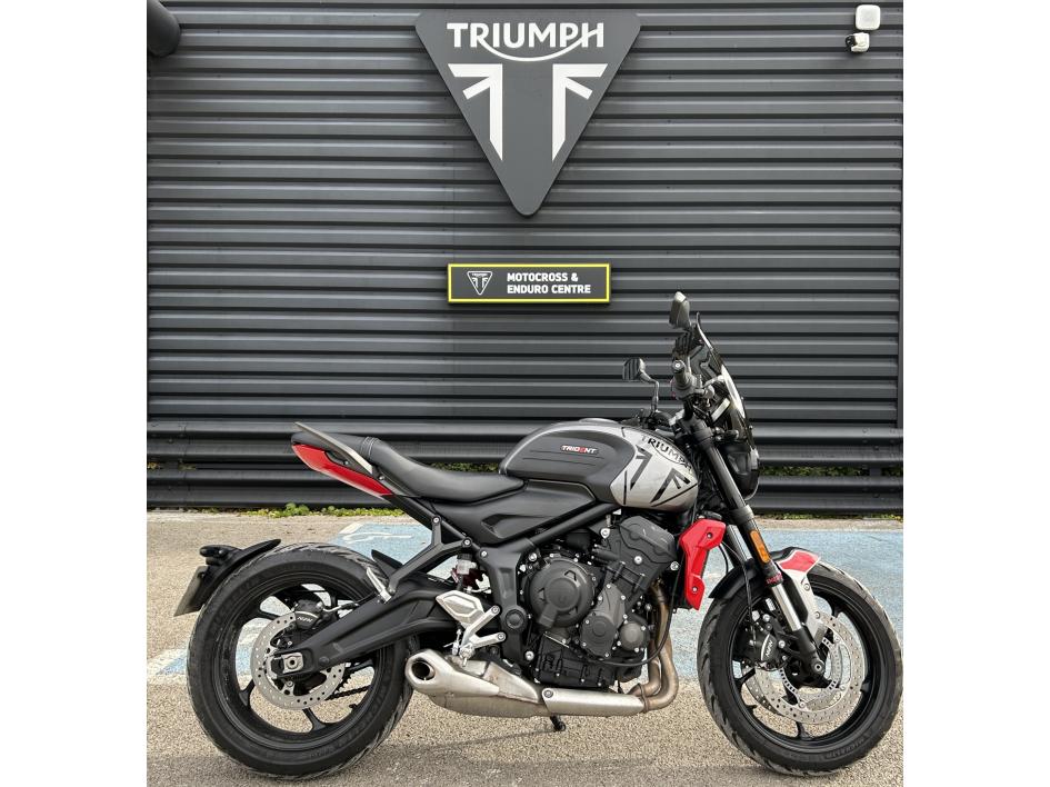 TRIUMPH TRIDENT 660