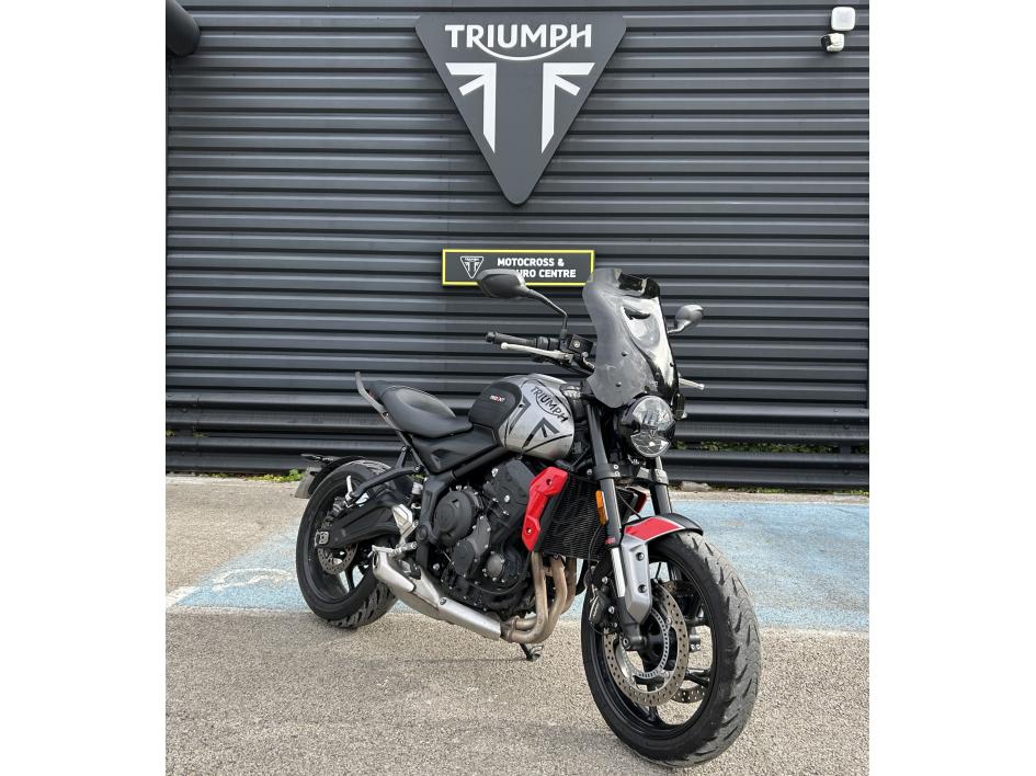 TRIUMPH TRIDENT 660