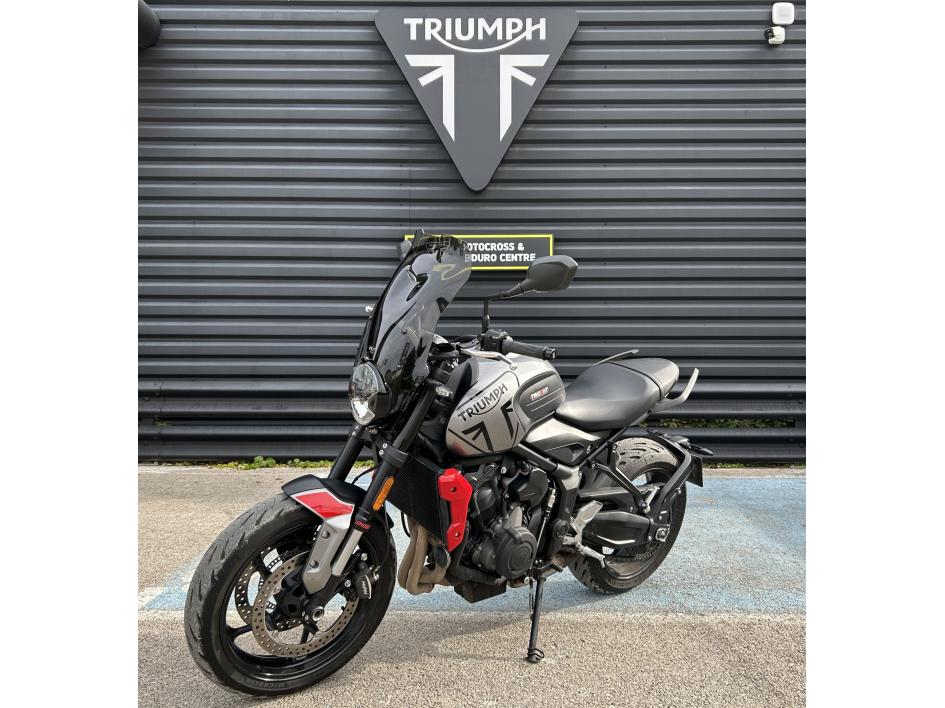 TRIUMPH TRIDENT 660