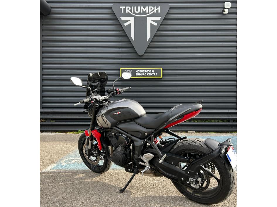 TRIUMPH TRIDENT 660