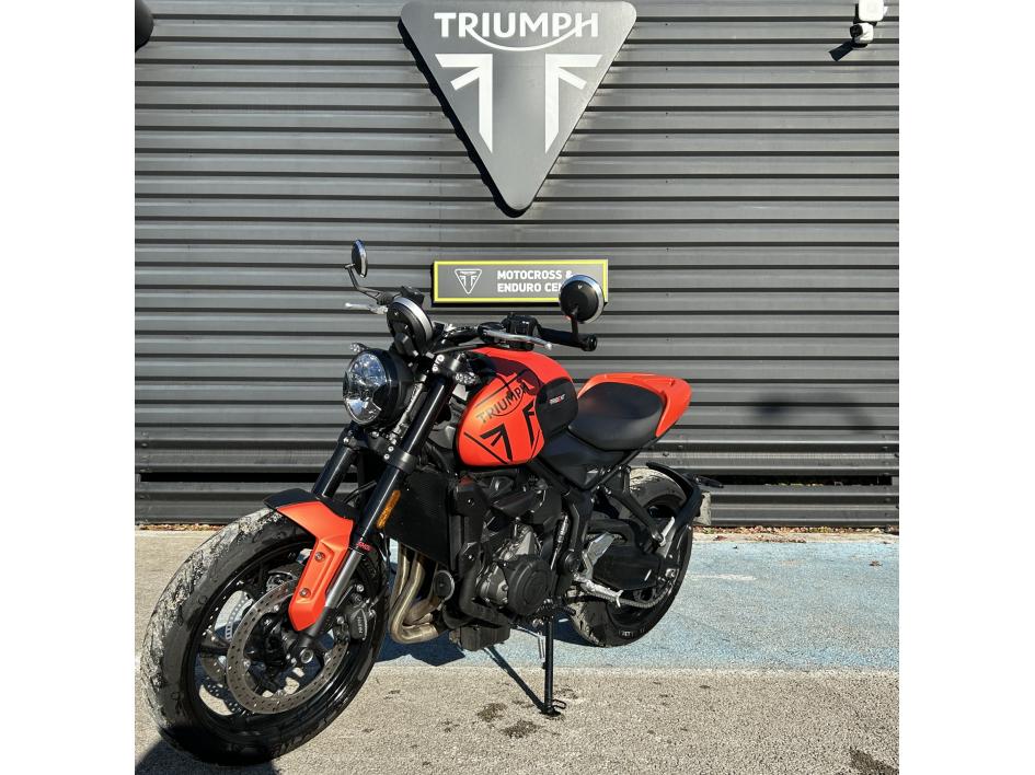 TRIUMPH TRIDENT 660